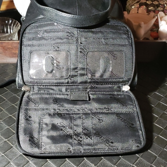 Fossil crossbody with built in wallet - Picture 3 of 4